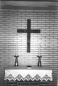 Kreuz mit Weinranken in der Friedhofskapelle Asendorf